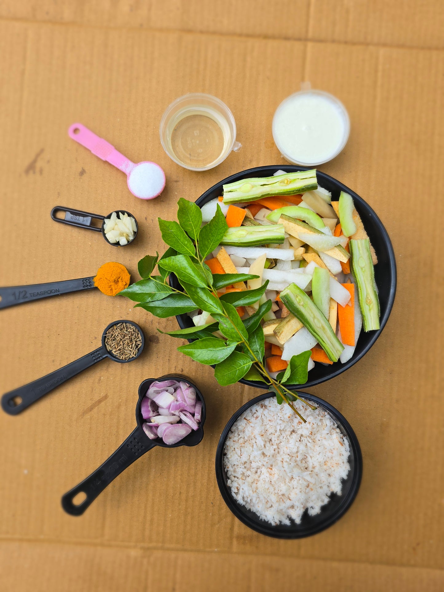 Fresh Aviyal Cut Vegetables with all ingredients -Ideal for Four people - (4 Pax) - Q107