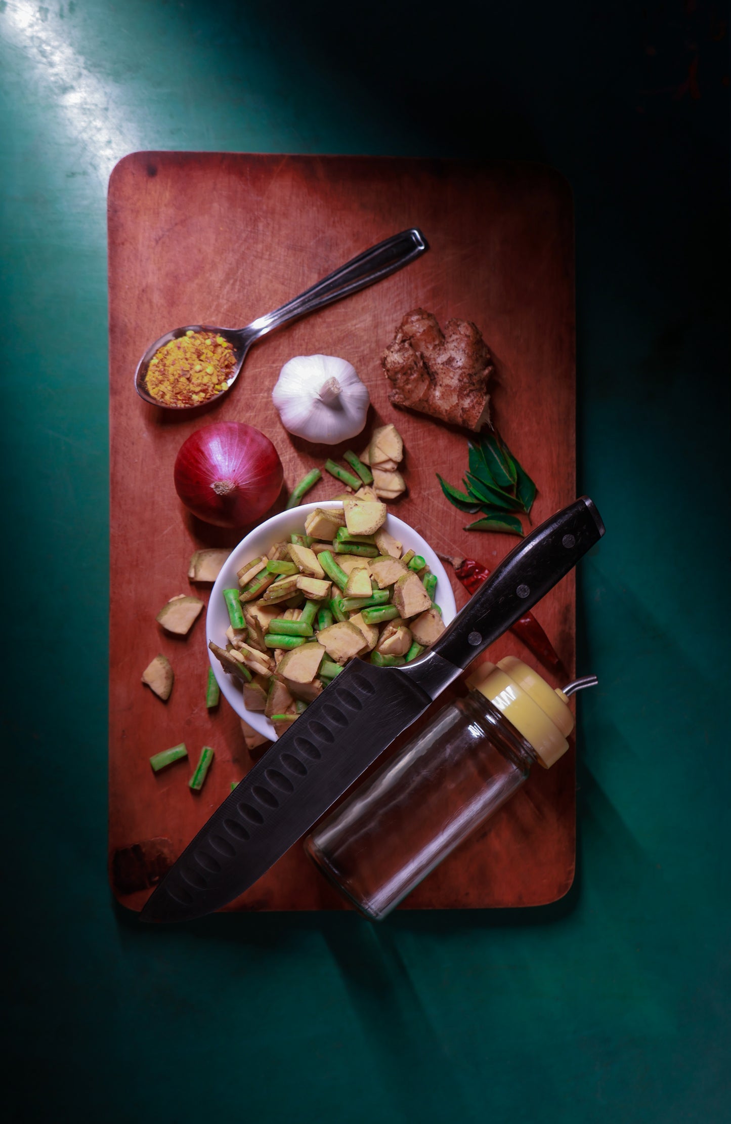 Fresh Kayum Payarum Mezhukkuperatty  with all ingredients -Ready To Cook -(4 Pax) - Q122