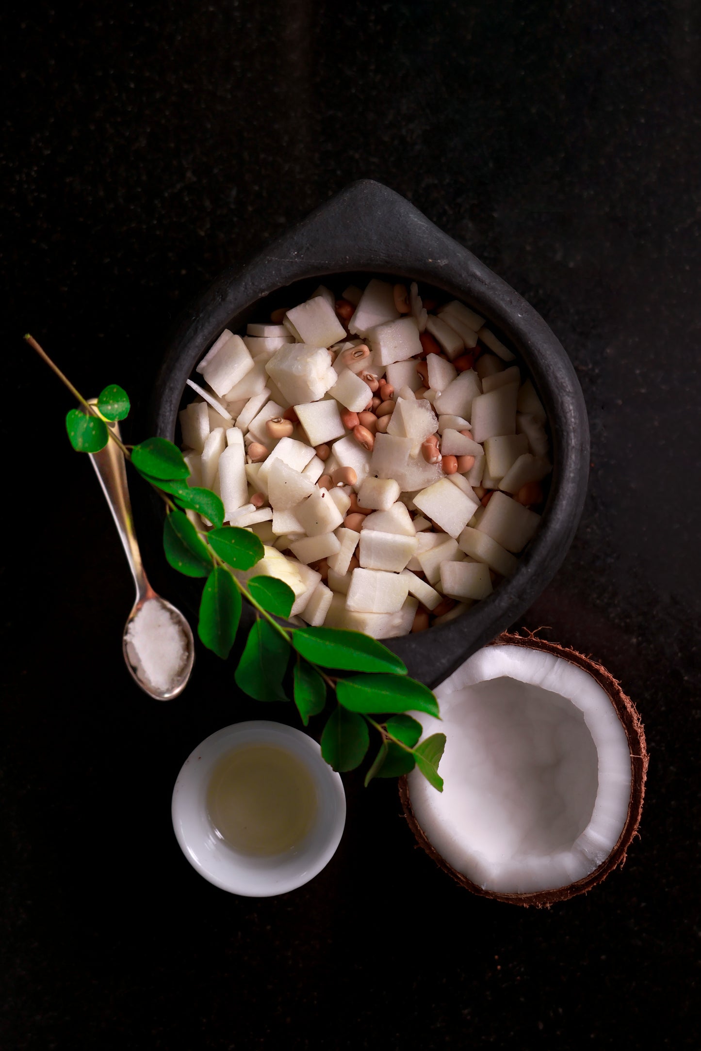 Fresh Olan  Ready To Cook kumbalanga Cut  and Vanpayar with all ingredients- (4 Pax) - Q109